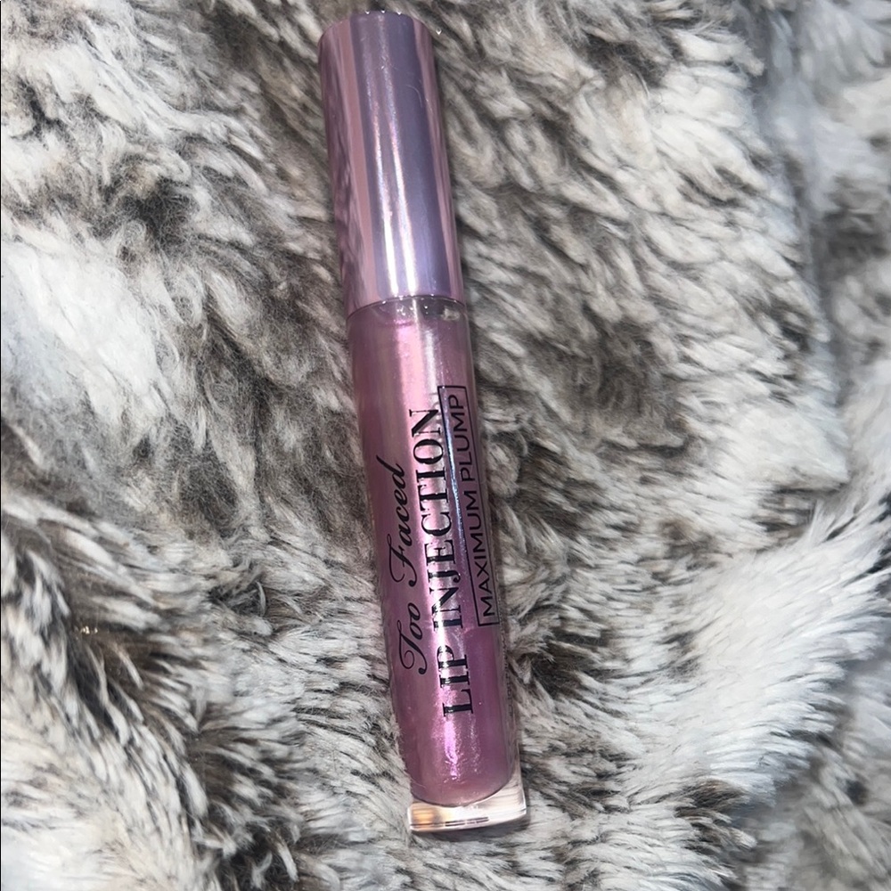 Too Faced Pink Lip Balm Gloss Shimmer blueberry buzz 🫐